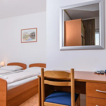 Boutique Paula Τρογκίρ