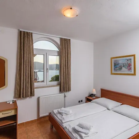 Boutique Paula Τρογκίρ