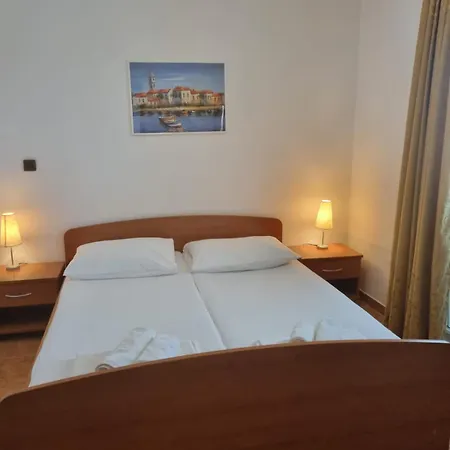 Boutique Paula Bed and Breakfast Τρογκίρ
