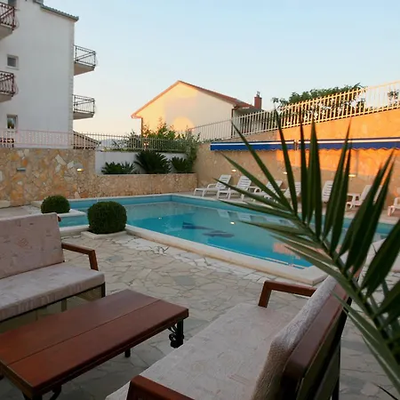 Boutique Paula Τρογκίρ