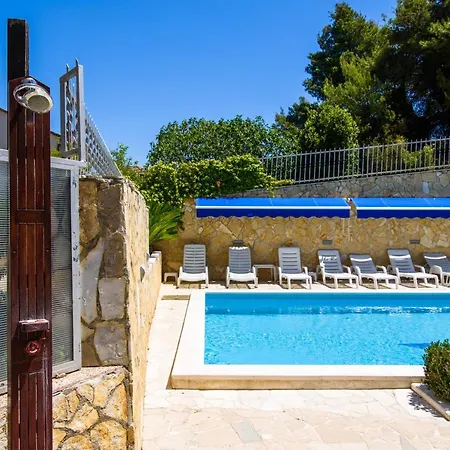 Bed and Breakfast Boutique Paula Τρογκίρ