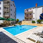 Paula 3* Trogir